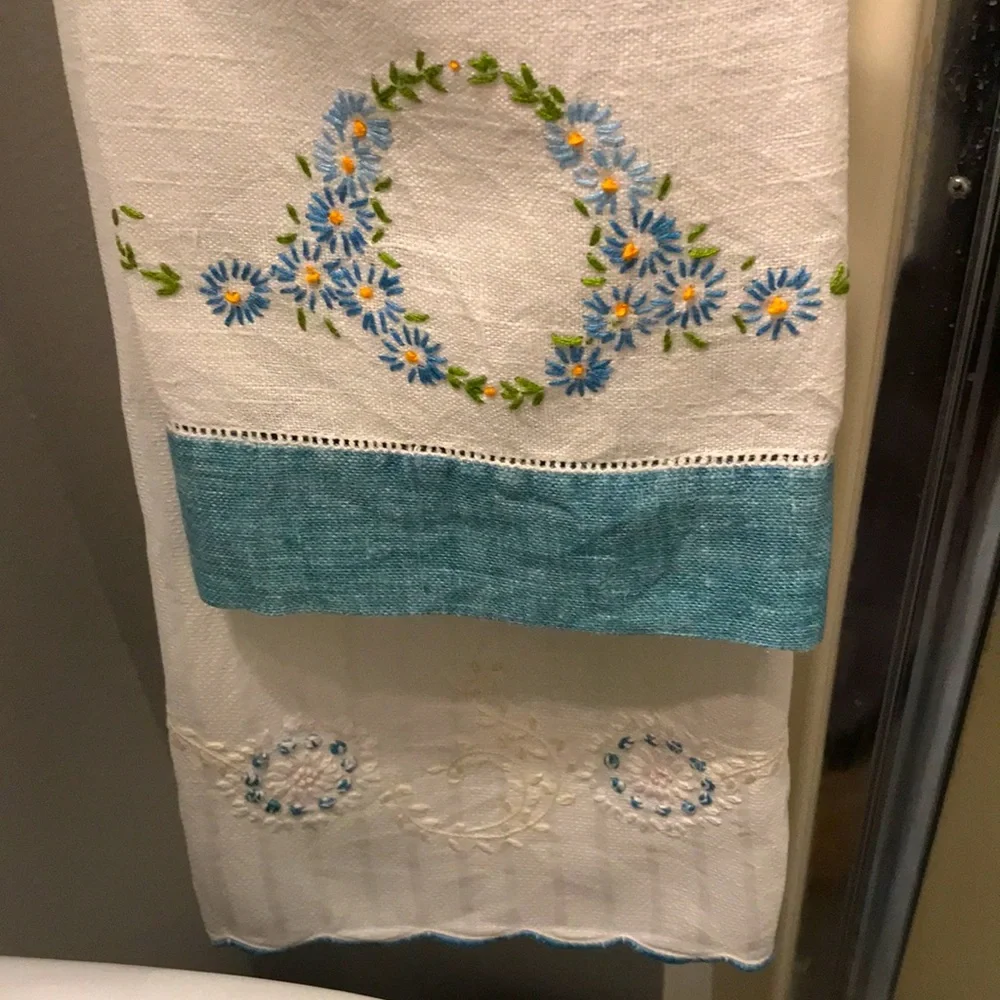 Linen Hand Towels vintage Embroidered Pair